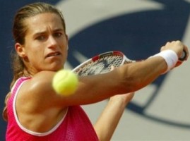 click for Yahoo! Mauresmo news photo search
